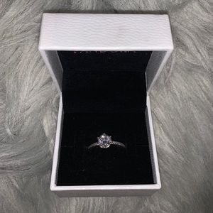 Pandora Ring sz 6